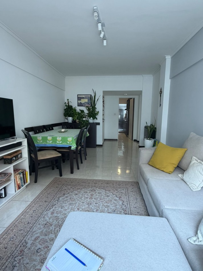 Departamento 3 ambientes al frente con cochera y baulera zona Guemes 