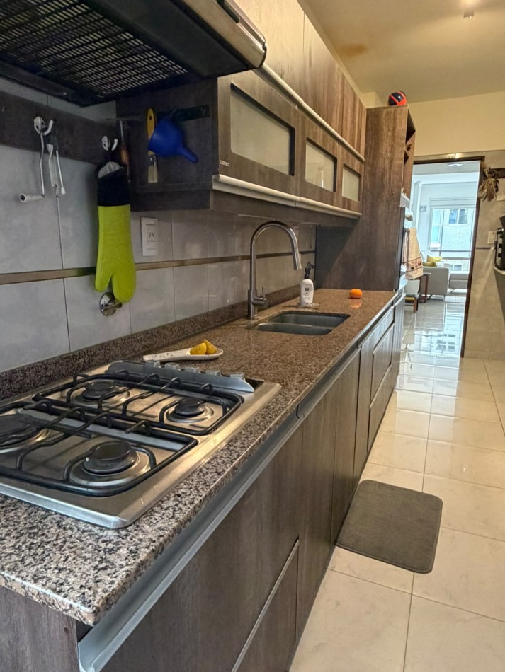 Departamento 3 ambientes al frente con cochera y baulera zona Guemes 
