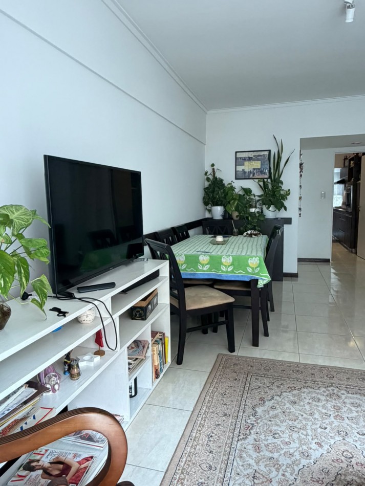 Departamento 3 ambientes al frente con cochera y baulera zona Guemes 