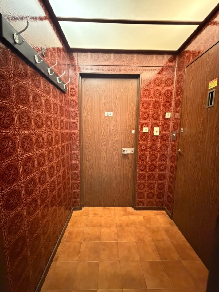 Departamento 3 ambientes al frente con cochera y baulera zona Guemes 