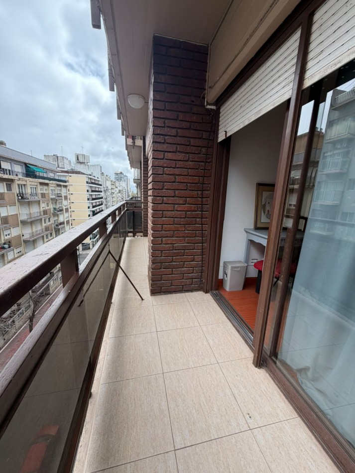 Departamento 3 ambientes al frente con cochera y baulera zona Guemes 