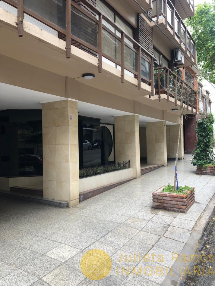 Departamento dos ambientes en venta zona Guemes 