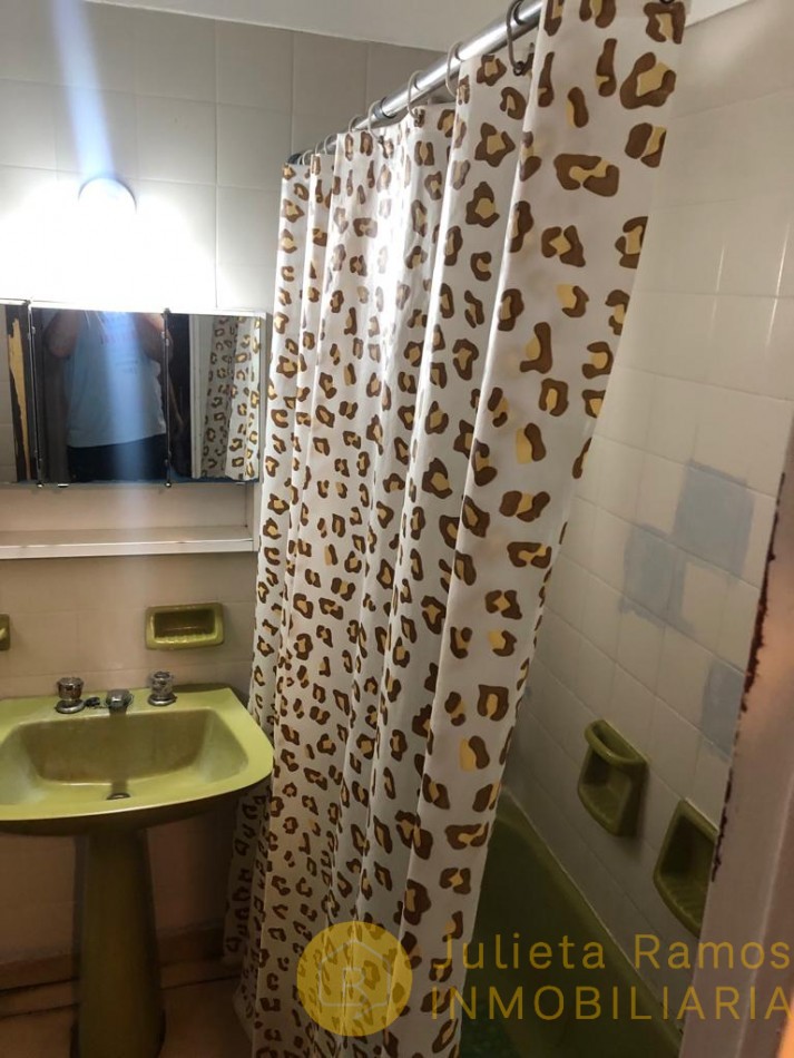 Departamento dos ambientes en venta zona Guemes 