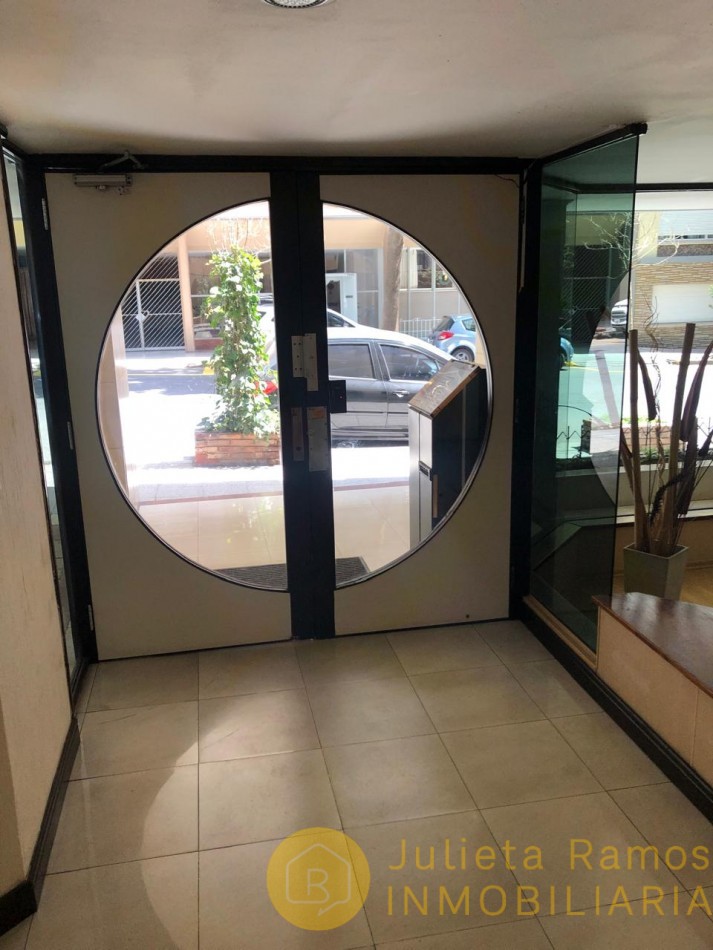 Departamento dos ambientes en venta zona Guemes 