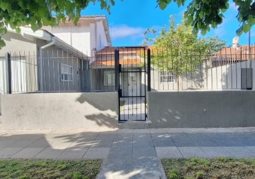 venta casa tres ambientes con garage y quincho zona Parque Luro