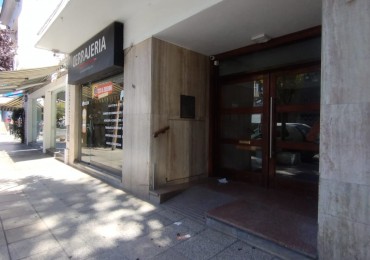 Alquiler 24 meses zona Guemes departamento dos ambientes a la calle con balcon super luminoso 