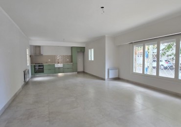 venta casa 4 ambientes reciclada garaje/quincho para dos autos patio jardin zona San Jose 