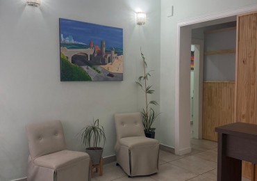 Alquiler 24 meses consultorio/espacio profesional/oficina  a una cuadra del complejo universitario nacional de mar del plata 